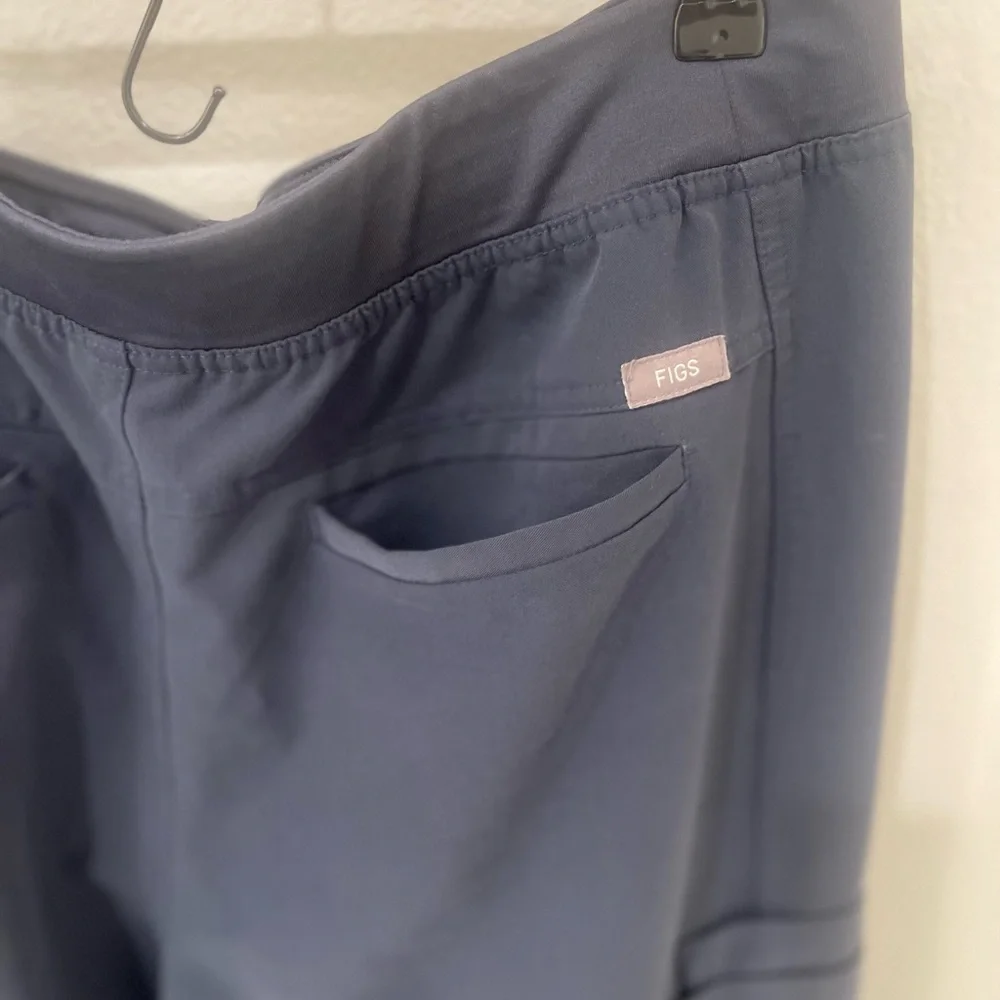Figs Technical Collection Men’s Cargo Scrub Pants Style T2001 Blue size large